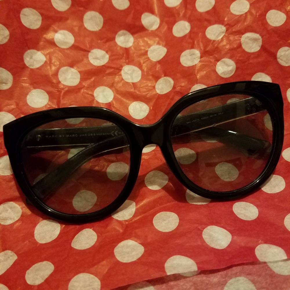 😍Lowest priceAuthentic Marc Jacobs black sunglasz
